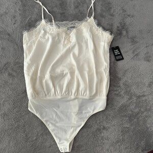 NWT Express Lace Trimmed Camisole Bodysuit Cami Women's MEDIUM Cream White